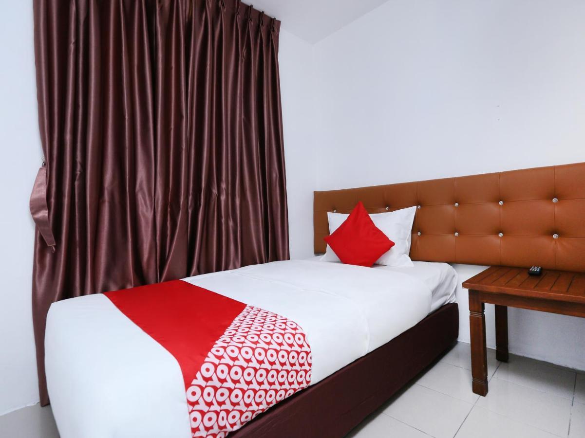 Oyo 89672 Eg Hotel Jj Johor Bahru Zewnętrze zdjęcie