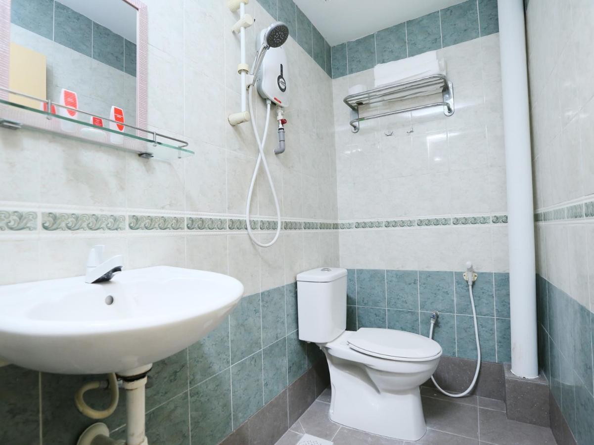 Oyo 89672 Eg Hotel Jj Johor Bahru Zewnętrze zdjęcie